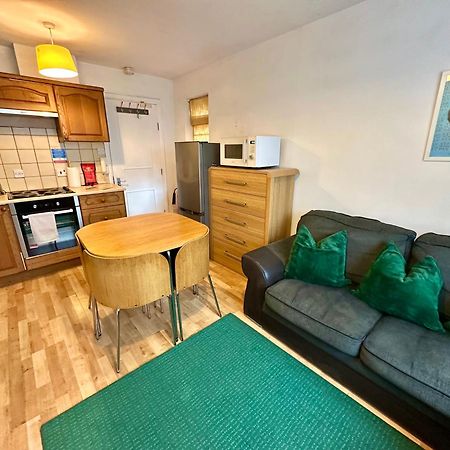 Pound Corner Appartement Godalming Buitenkant foto